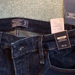 *NWT* Abercrombie & Fitch Simone HR Jeans